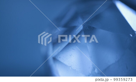 クリアでシンプルな素材　多角形　球体　青系　ダークカラー　ガラス 99359273