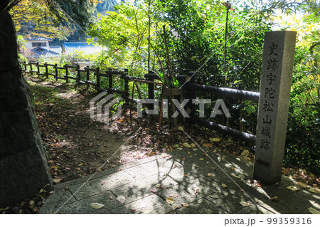 奈良・宇陀松山城 登城口（春日神社横） 99359316