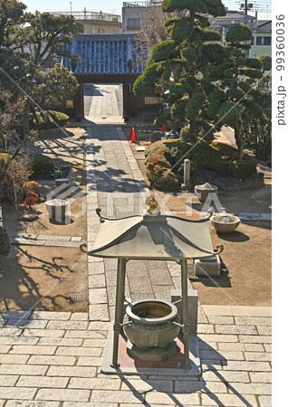 川口散歩：吉祥院 真言宗智山派　参道と常香炉　川口市南町 99360036