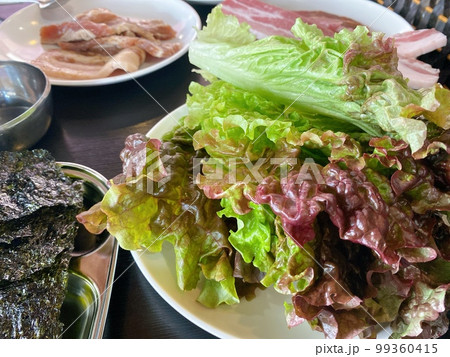 韓国焼き肉とサンチュ 99360415