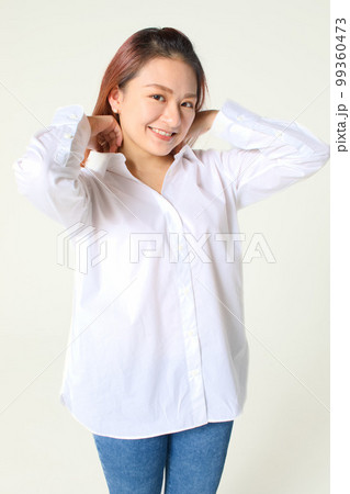 白シャツ　女性 99360473