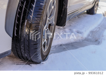 雪道走行のイメージ 冬 雪道走行のイメージ 冬 99361012