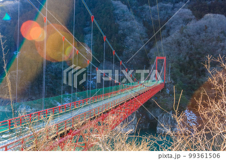 春を待つ神流湖の風景 春を待つ神流湖の風景 99361506