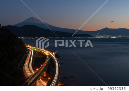 静岡県薩埵峠からの富士山 静岡県薩埵峠からの富士山 99362336