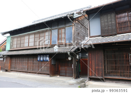 旧東海道沿いに江戸時代から続く町並みを残す有松 99363591