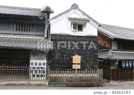 旧東海道沿いに江戸時代から続く町並みを残す有松 旧東海道沿いに江戸時代から続く町並みを残す有松 99363593