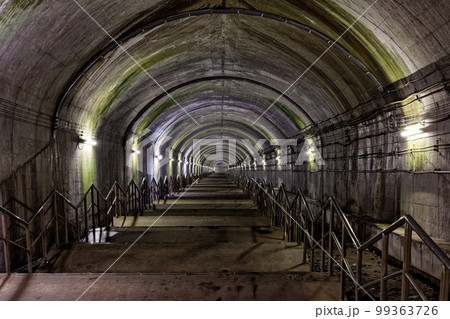 上越線・土合駅の地下ホームへの階段 99363726