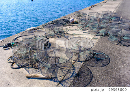 漁港の仕掛け網 99363800