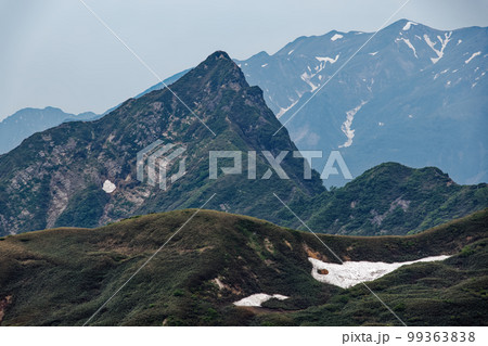 上越国境・蓬峠から見る大源太山と巻機山 上越国境・蓬峠から見る大源太山と巻機山 99363838