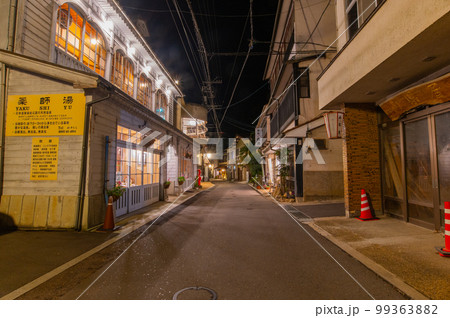 世界遺産エリア 夜の温泉津温泉 世界遺産エリア 夜の温泉津温泉 99363882