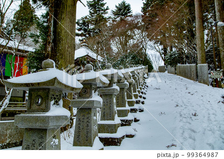 雲辺寺の雪化粧　感動の光景が広がる 99364987