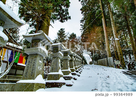 雲辺寺の雪化粧　感動の光景が広がる 99364989