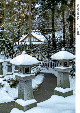 雲辺寺の雪化粧　感動の光景が広がる 99365020