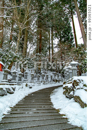 雲辺寺の雪化粧　感動の光景が広がる 99365021