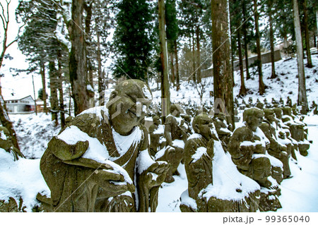 雲辺寺の雪化粧 感動の光景が広がる 雲辺寺の雪化粧 感動の光景が広がる 99365040