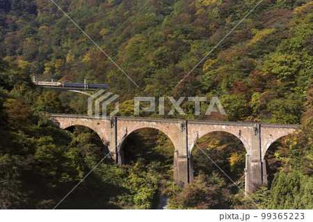 碓氷峠　アーチ橋 99365223