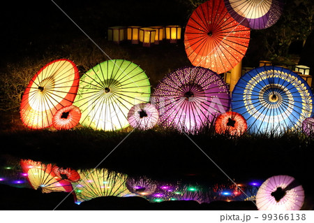 忍城の冬の風物詩となった番傘のライトアップ 忍城の冬の風物詩となった番傘のライトアップ 99366138