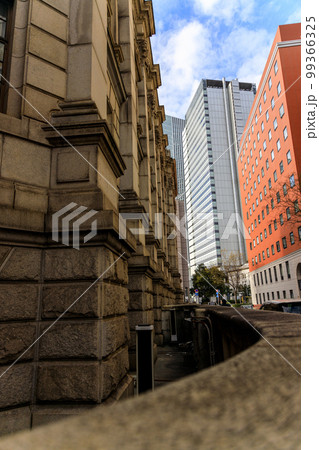 ヨコハマ馬車道の歴史的建造物 99366325