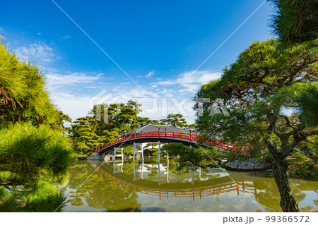 大名庭園 中津万象園 鳥居が幻想的 大名庭園 中津万象園 鳥居が幻想的 99366572
