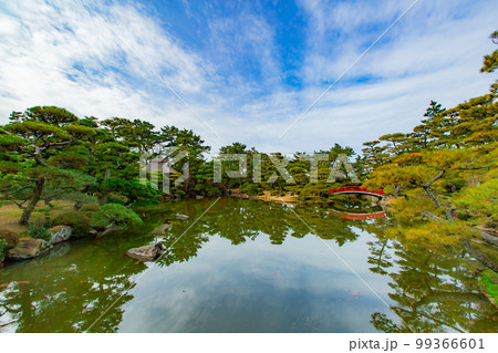 大名庭園 中津万象園 鳥居が幻想的 大名庭園 中津万象園 鳥居が幻想的 99366601