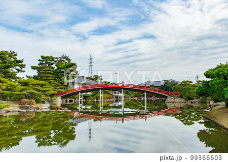 大名庭園 中津万象園 鳥居が幻想的 大名庭園 中津万象園 鳥居が幻想的 99366603