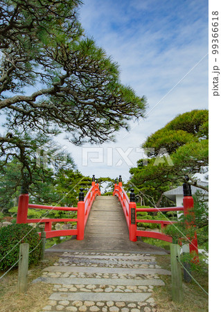 大名庭園 中津万象園 鳥居が幻想的 大名庭園 中津万象園 鳥居が幻想的 99366618