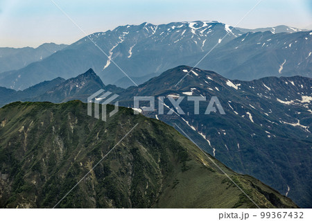 谷川連峰・茂倉岳から見る武能岳・大源太山と残雪の巻機山 谷川連峰・茂倉岳から見る武能岳・大源太山と残雪の巻機山 99367432