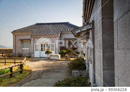 瀬戸内海に浮かぶ男木島　アートの島　 99368228