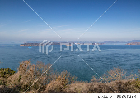瀬戸内海に浮かぶ男木島　アートの島　 99368234