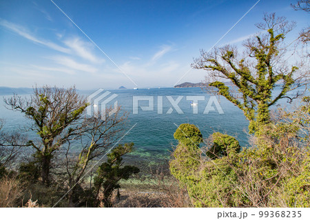 瀬戸内海に浮かぶ男木島　アートの島　 99368235
