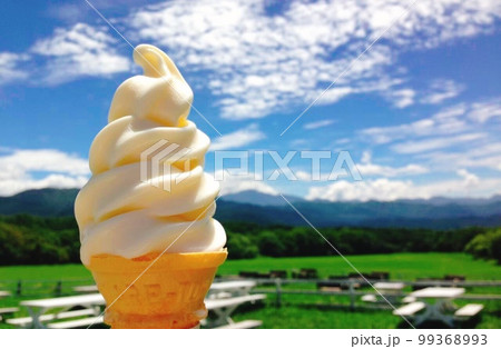 青空とソフトクリーム 青空とソフトクリーム 99368993
