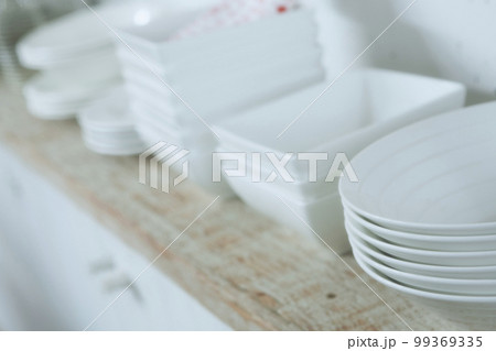 積み上げられた食器 積み上げられた食器 99369335
