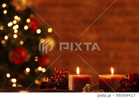 ロウソクとイルミネーション 99369417