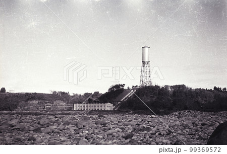 古い写真　昭和30年代　渋川市　利根川左岸にある水力発電所　佐久発電所とサージタンク 99369572