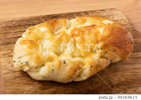 ほうれん草チーズパン 99369615