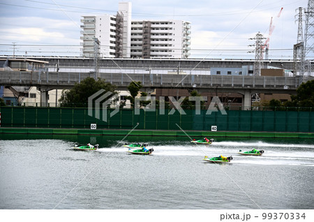 疾走するボート 99370334