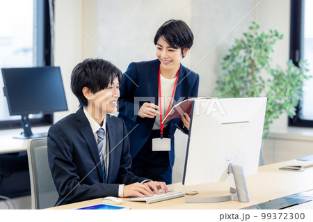 ビジネス 男女 パソコン ビジネス 男女 パソコン 99372300