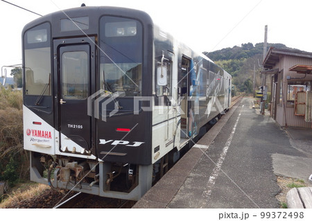 天竜浜名湖鉄道　寸座駅停車中の列車 99372498