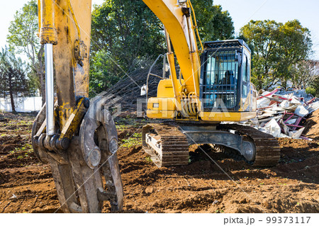 解体工事現場 重機バックホー 解体工事現場 重機バックホー 99373117