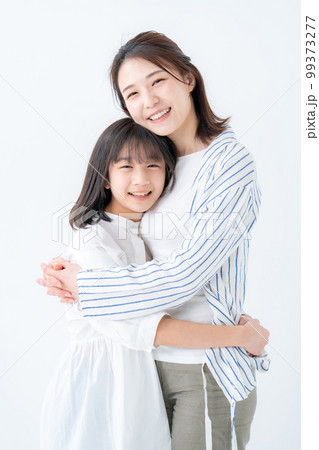 親子 ハグ 愛情 親子 ハグ 愛情 99373277