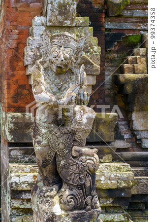 バリヒンドゥー教の石像／世界遺産タマンアユン寺院（インドネシア・バリ島） 99374358
