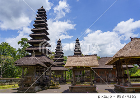 世界遺産タマンアユン寺院の神殿・多重塔メル（インドネシア・バリ島） 99374365