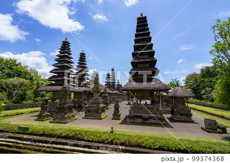 世界遺産タマンアユン寺院の神殿・多重塔メル(インドネシア・バリ島) 世界遺産タマンアユン寺院の神殿・多重塔メル(インドネシア・バリ島) 99374368