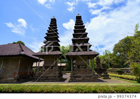 世界遺産タマンアユン寺院の神殿・多重塔メル(インドネシア・バリ島) 世界遺産タマンアユン寺院の神殿・多重塔メル(インドネシア・バリ島) 99374374
