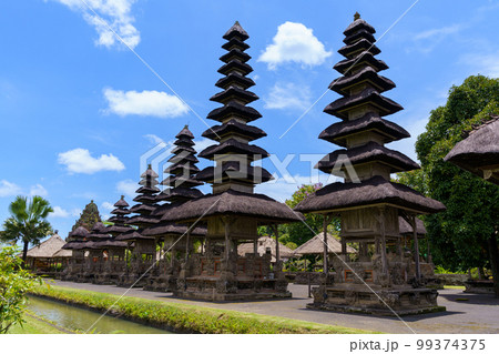 世界遺産タマンアユン寺院の神殿・多重塔メル（インドネシア・バリ島） 99374375