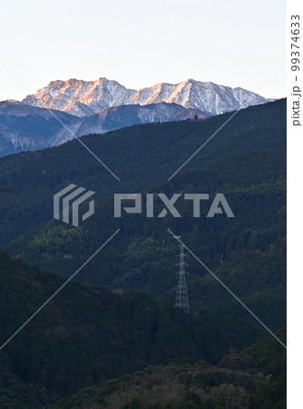 西日本最高峰の百名山「石鎚山」の冬の朝 西日本最高峰の百名山「石鎚山」の冬の朝 99374633