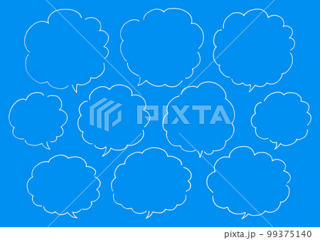 ペンを使った手描きのふわふわした雲型の吹き出しセット 99375140