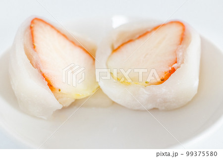 スイーツイメージ　苺大福 99375580