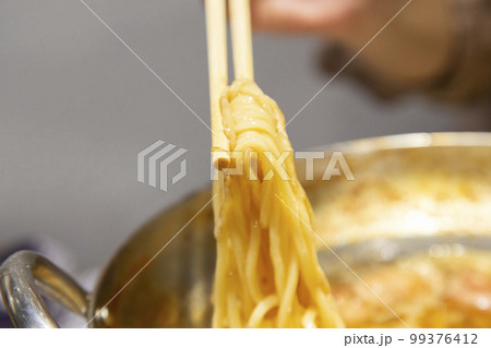 鍋のシメ 中華ソバ 鍋のシメ 中華ソバ 99376412