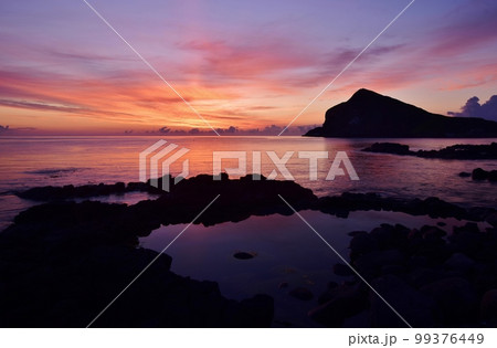 利尻島の夜明け 99376449